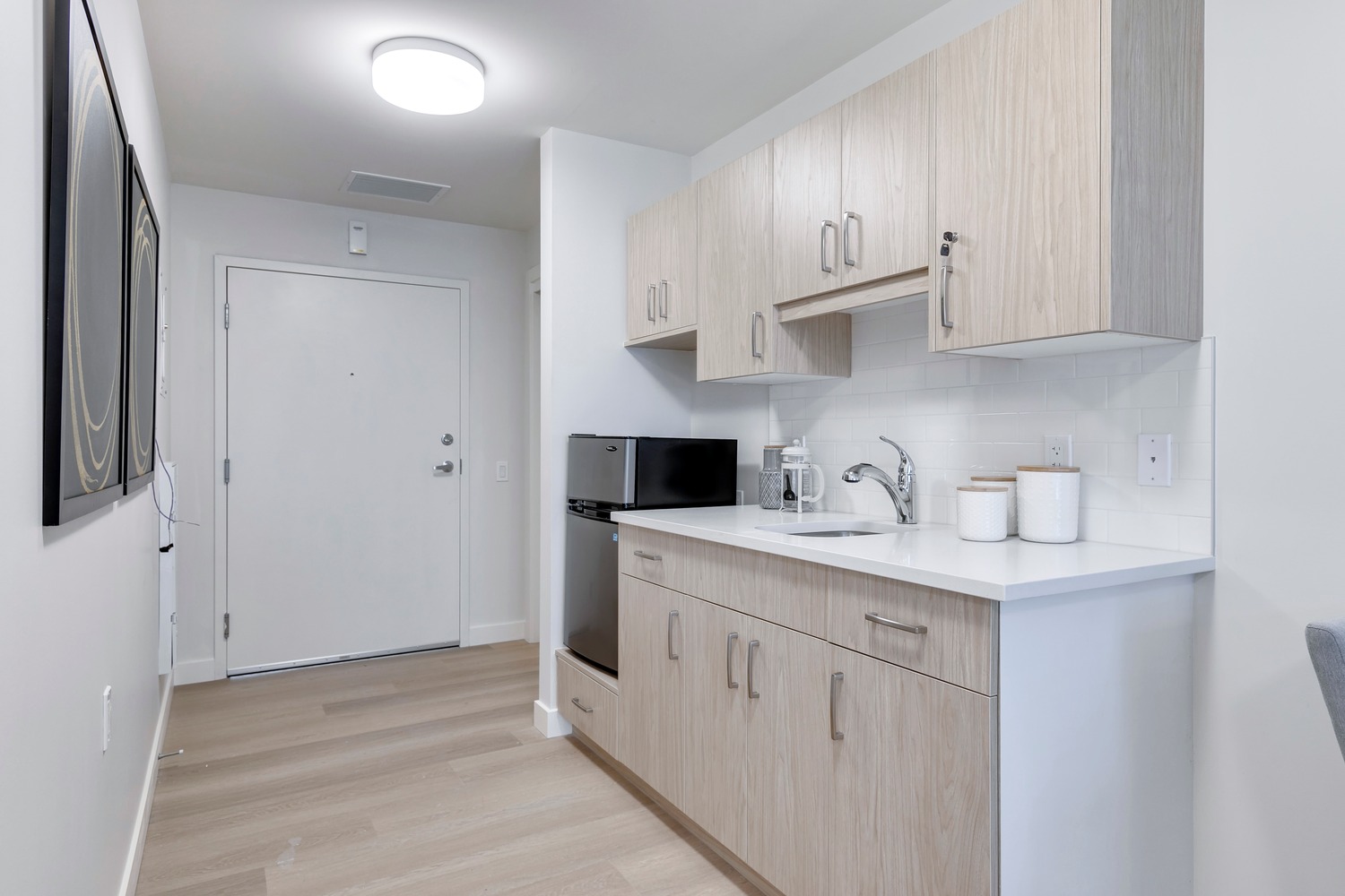 THE BIRCH STUDIO + BATH SUITE 318