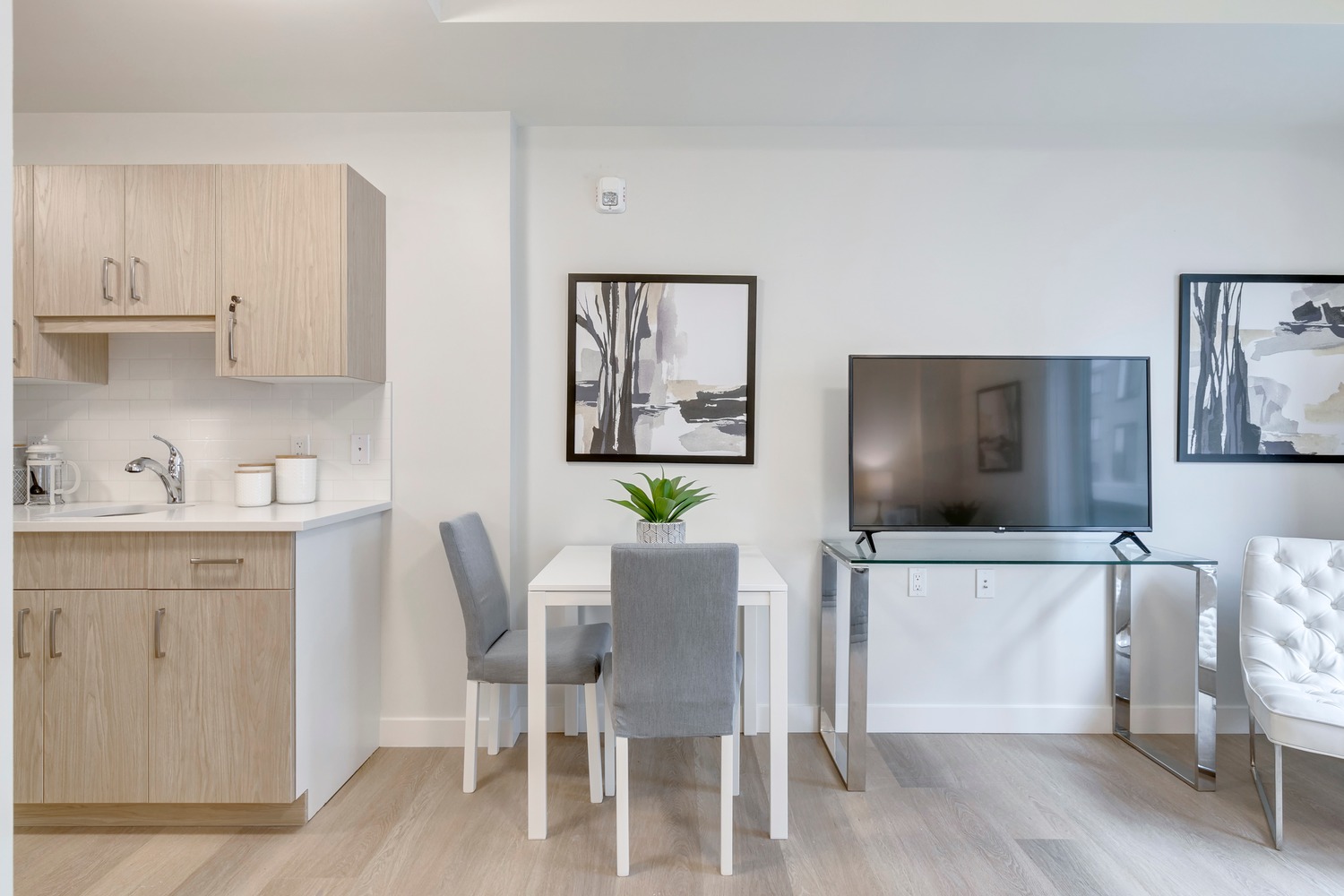 THE BIRCH STUDIO + BATH SUITE 318 | \Memory Care