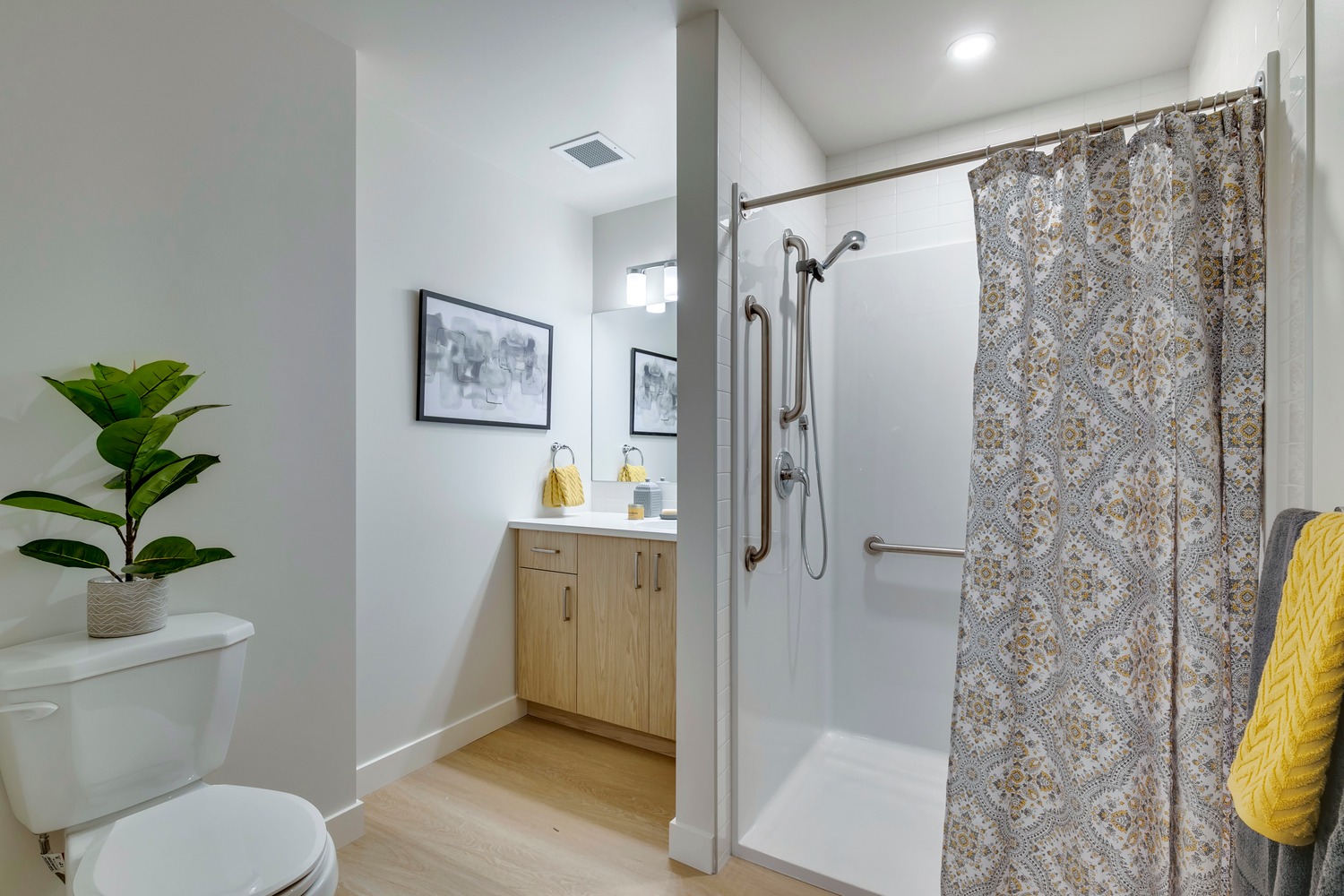 THE BIRCH STUDIO + BATH SUITE 318