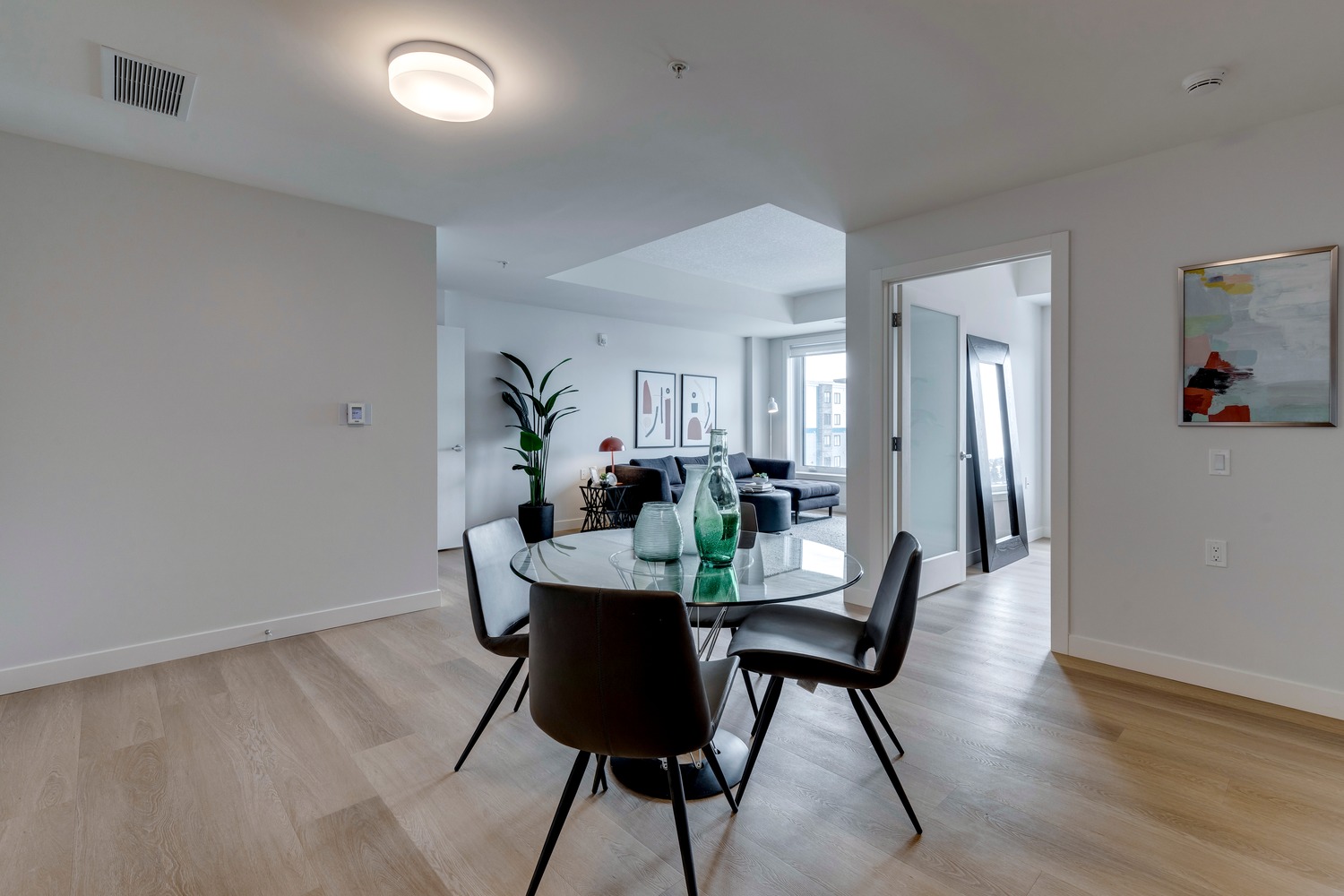 Living 1 Bedroom + Den