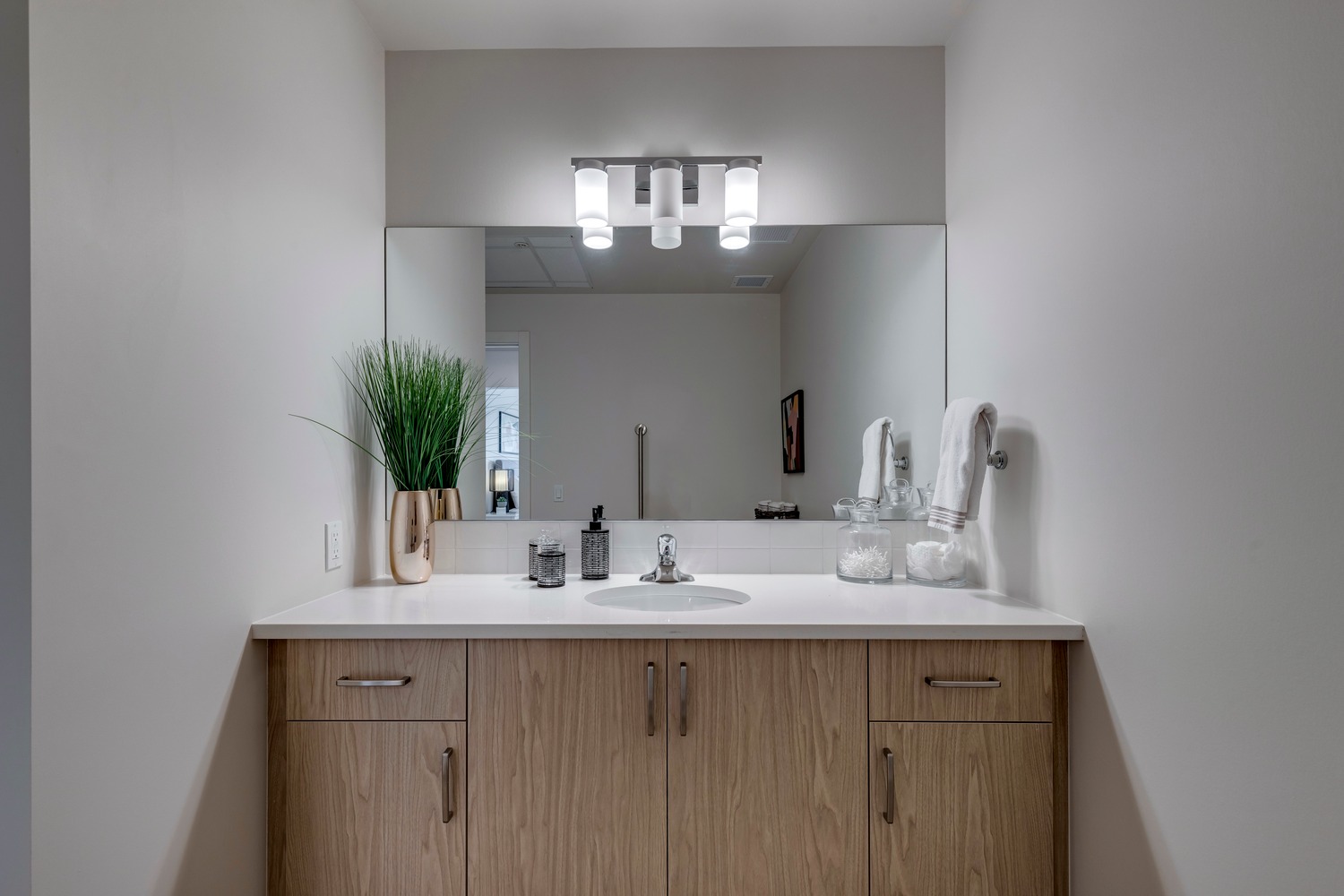 Assisted Living 1 Bedroom + Den Unit 408 | assisted-living|Studio Gallery